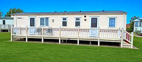 MOLLIES DEN 2 8 Berth 3 Bedrooms The Grange Holiday Park INGOLDMELLS