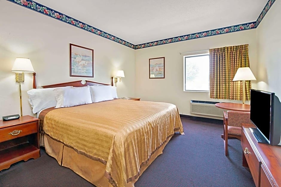 Travelodge by Wyndham St. Louis