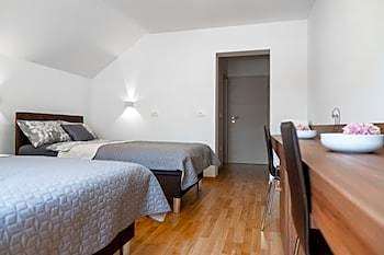 Apartments and Rooms Bama
