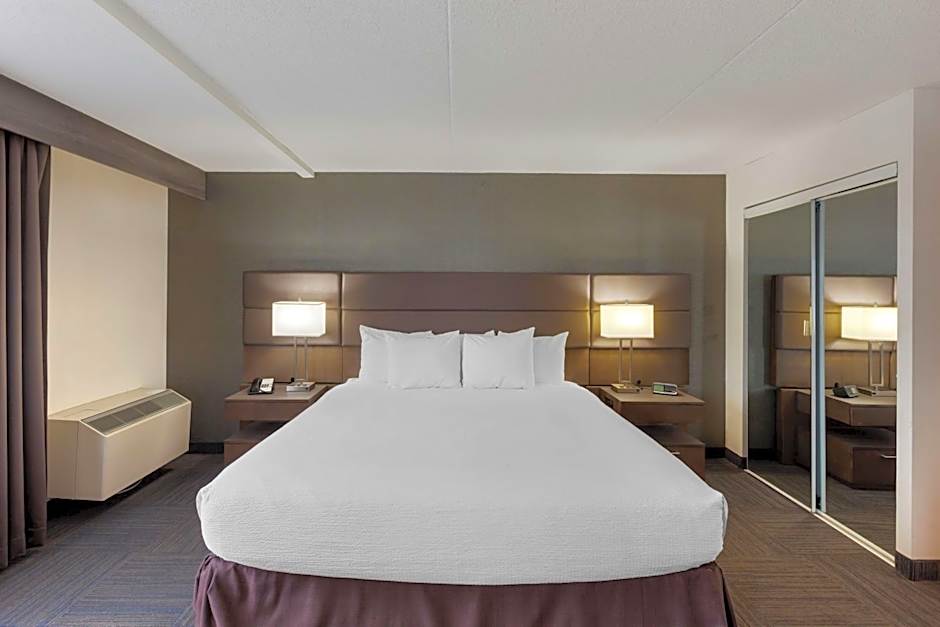 Best Western Plus Toronto Airport Hotel