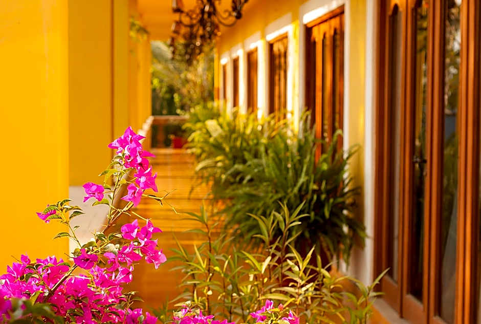 El Encanto Inn & Suites