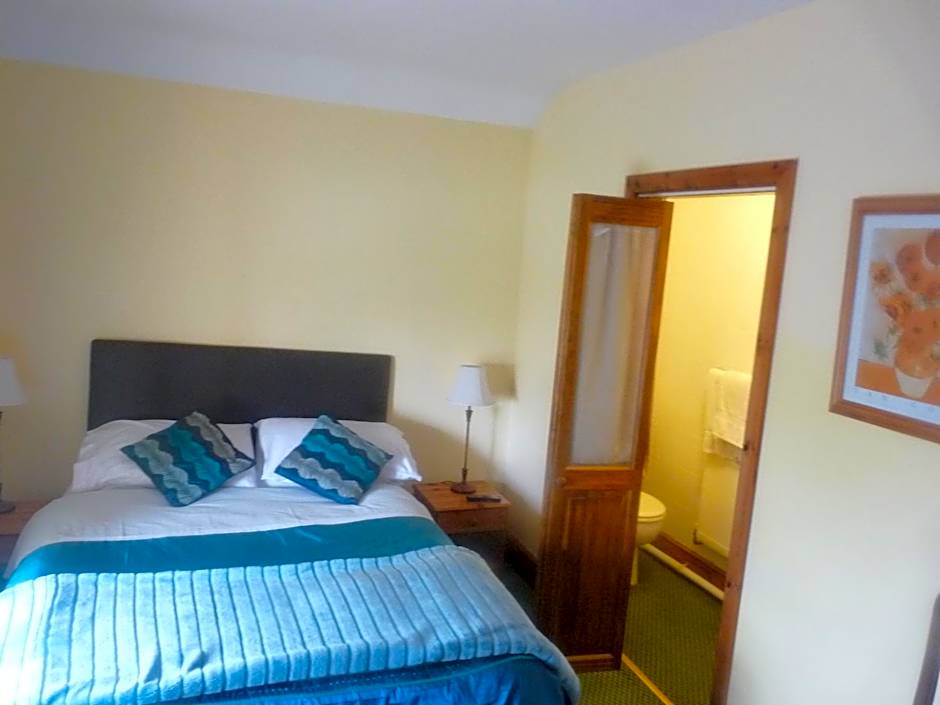 Oakenholt Farm Bed and Breakfast