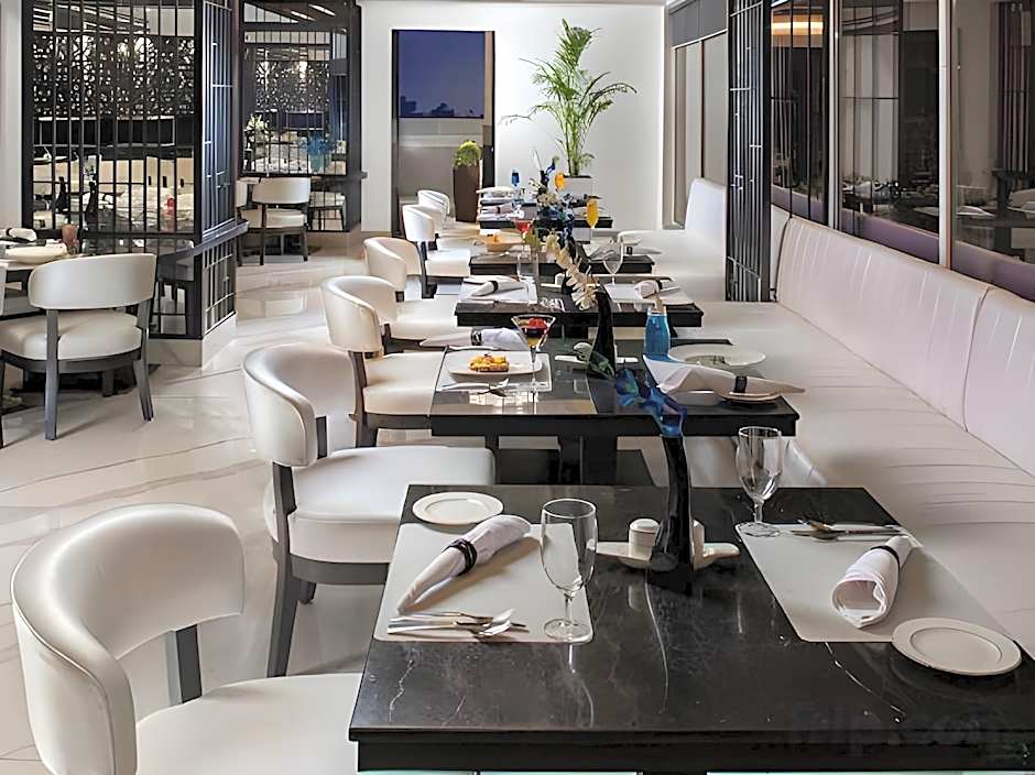 Sandal Suites Op. By Lemon Tree Hotels