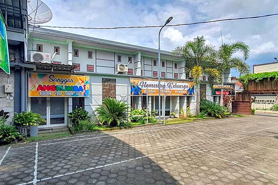 Angrumba Family Homestay Syariah near RSUD Caruban Mitra RedDoorz