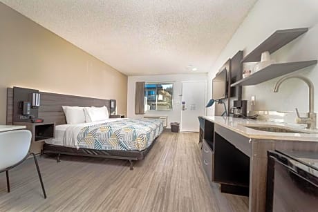 King Room with Roll-in Shower - Disability Access - Non-Smoking