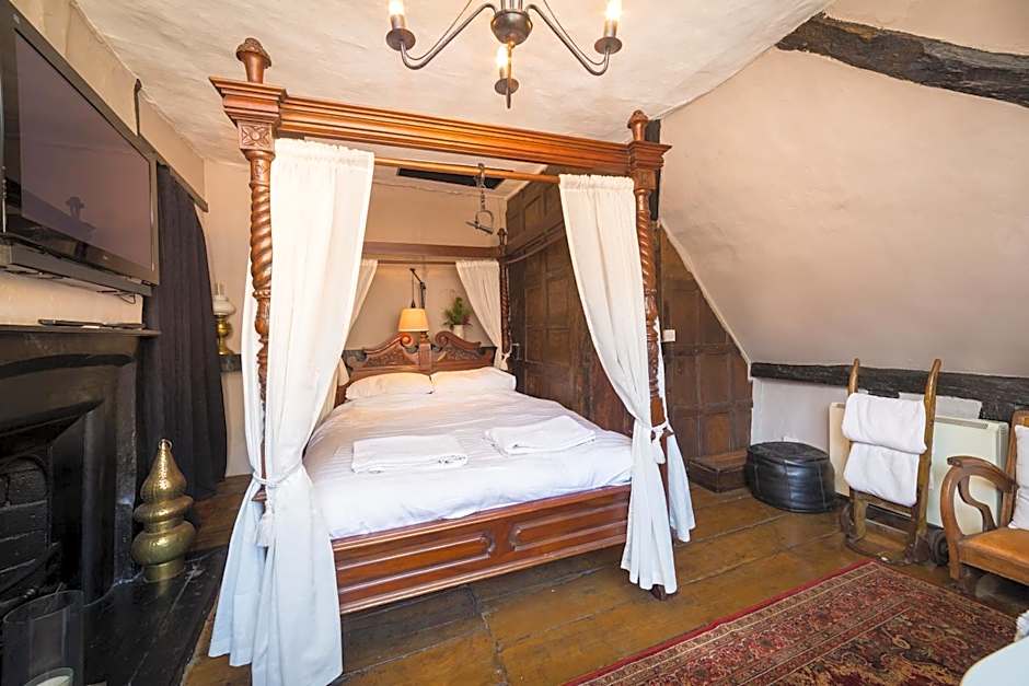 Trembling Madness Apartments