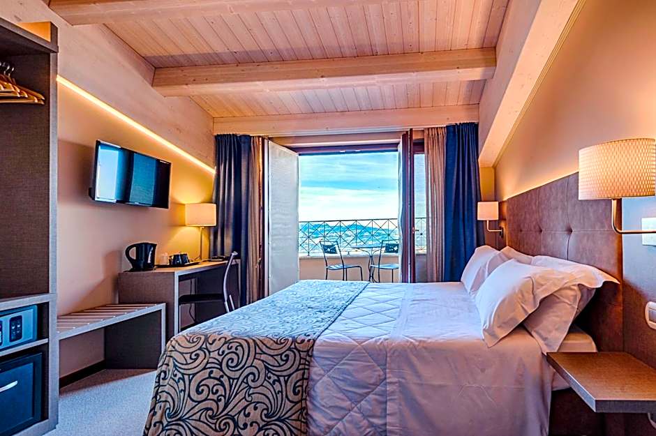 La Grotta Hotel