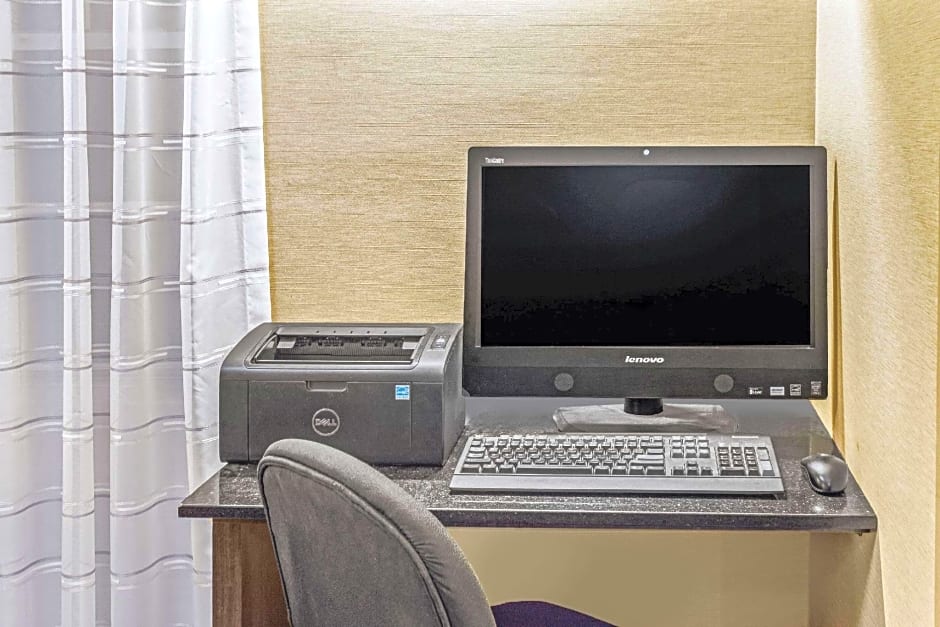 La Quinta Inn & Suites by Wyndham Wichita Falls Airport Area
