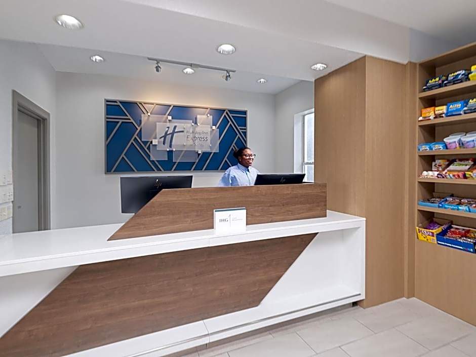 Holiday Inn Express & Suites Lakeland North - I-4 By IHG