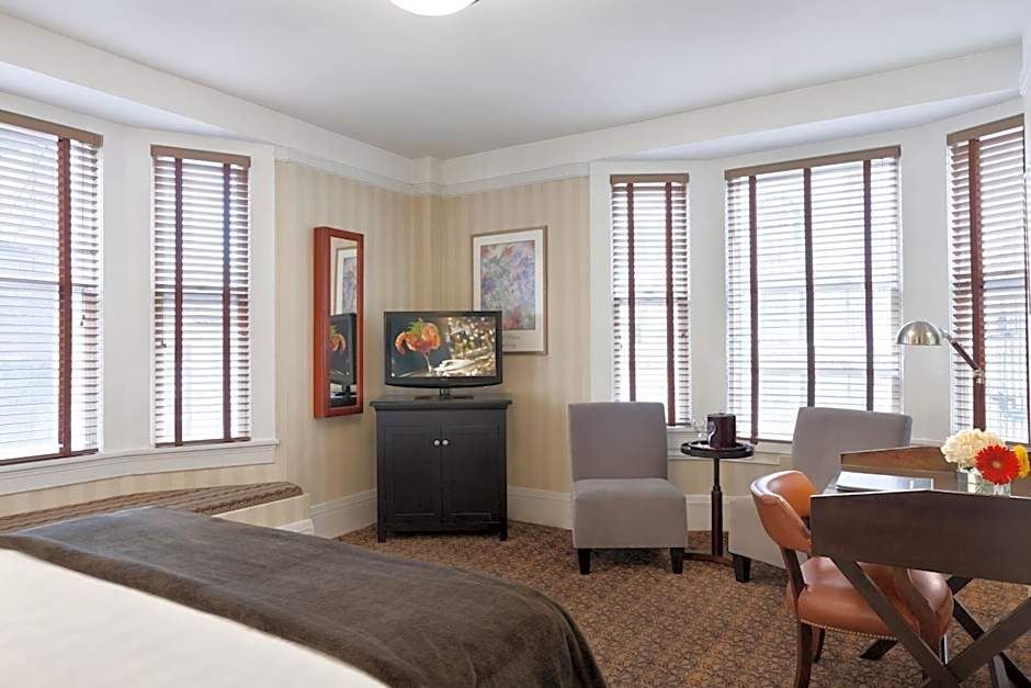 Photo 1 of 5 of Deluxe 1 King Bed