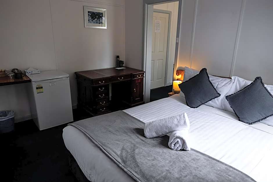 Tullah Lakeside Lodge