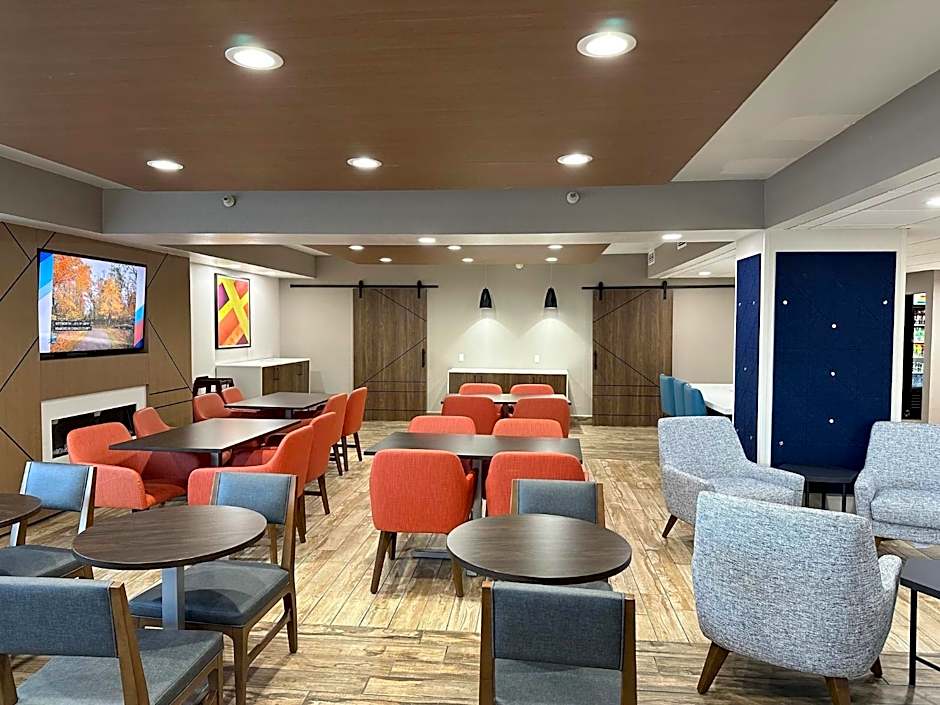 Holiday Inn Express & Suites Eden Prairie  Minneapolis By IHG