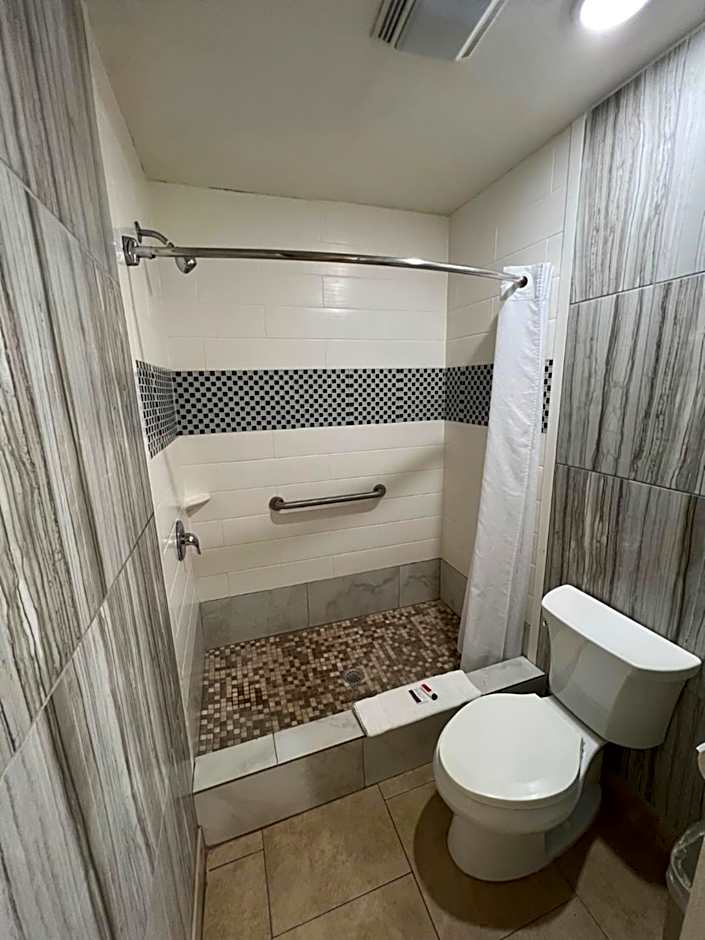 Super 8 by Wyndham McAllen/Downtown