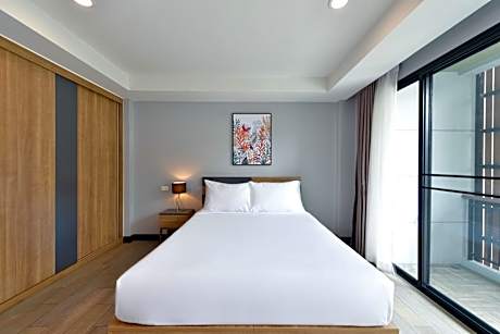 Queen Room with Garden View