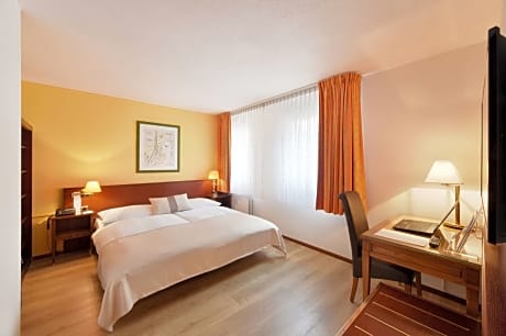 Superior Room - 1 King Bed