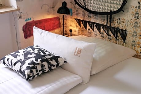 18Arts Hotel