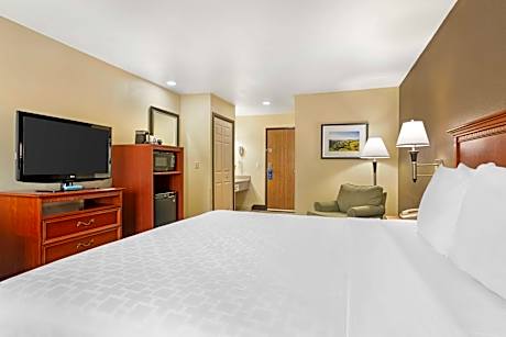 1 King Bed Non-Smoking Microwave And Refrigerator Wi-Fi Full Breakfast