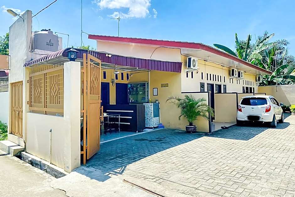 RedDoorz @ Shine Guest House Tebing Tinggi