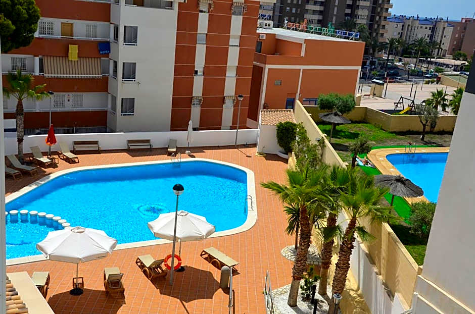 La Familia Gallo Rojo