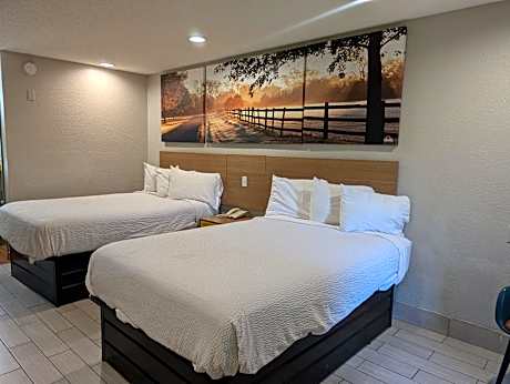 Deluxe Double Room - Disability Access - Smoking