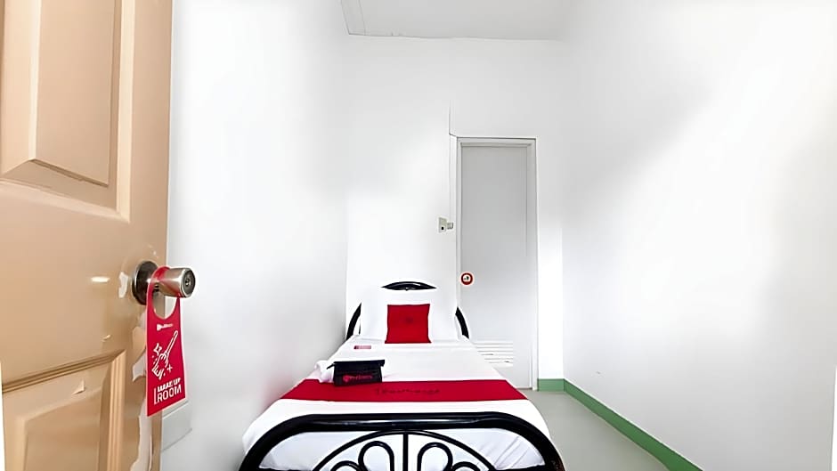 RedDoorz near Mariners Legazpi