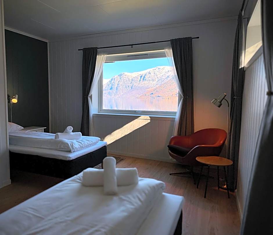 Svingen Guesthouse - Panoramic Fjord Views in Flåm