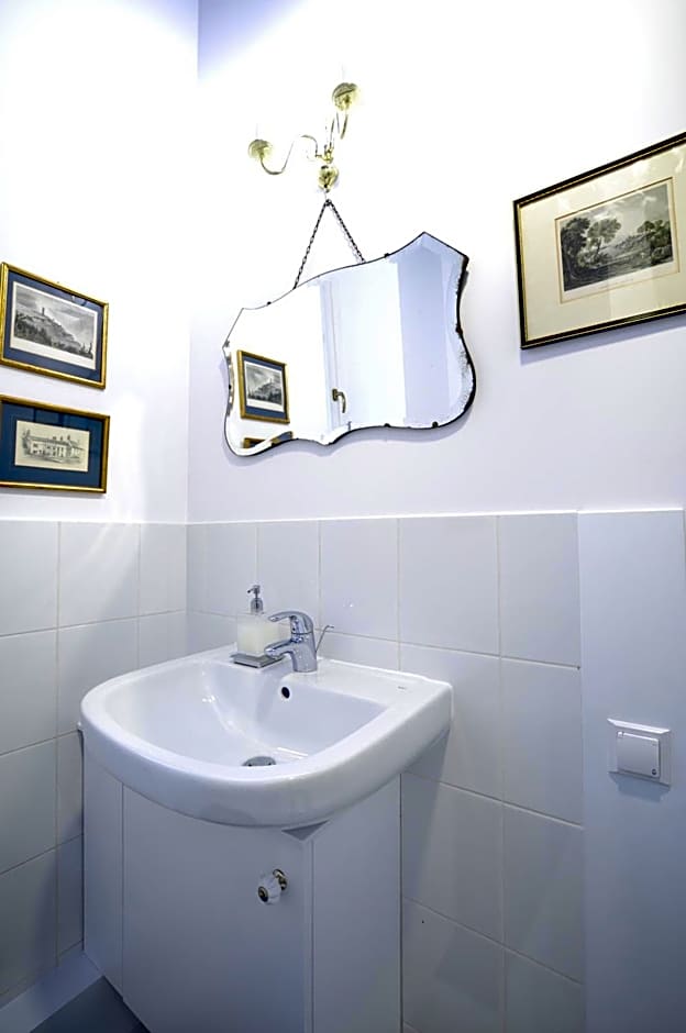 Crystal Suites Old Town