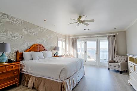 King Room with Balcony Lake View 5