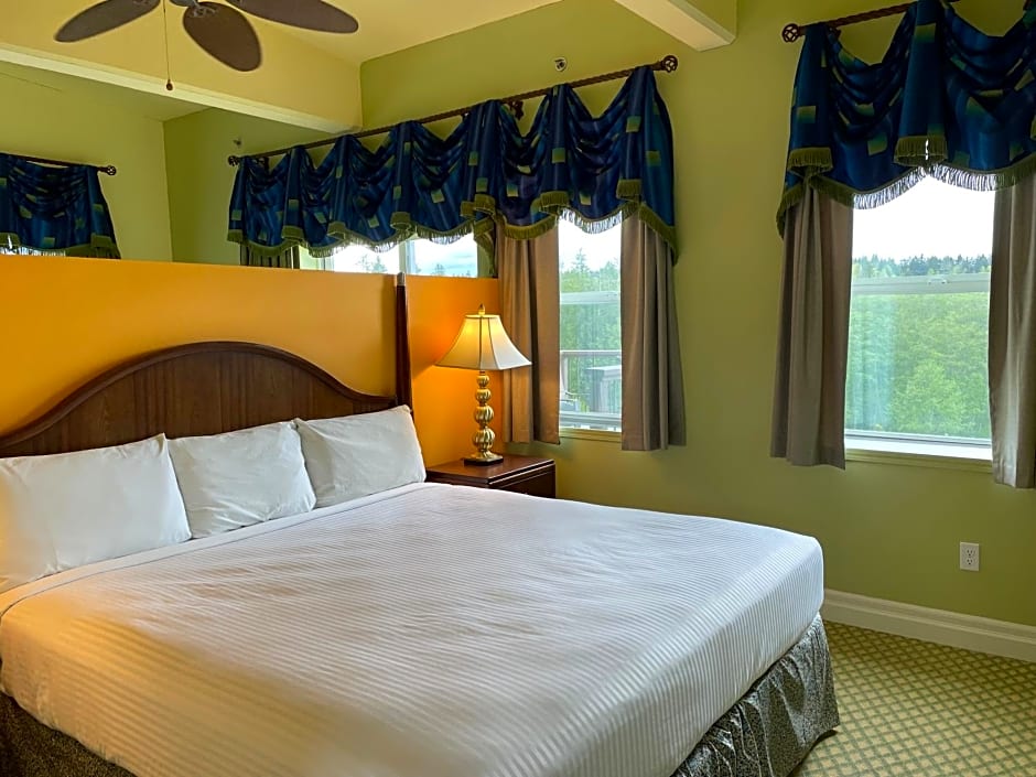 Photo 1 of 14 of King Suite with Balcony