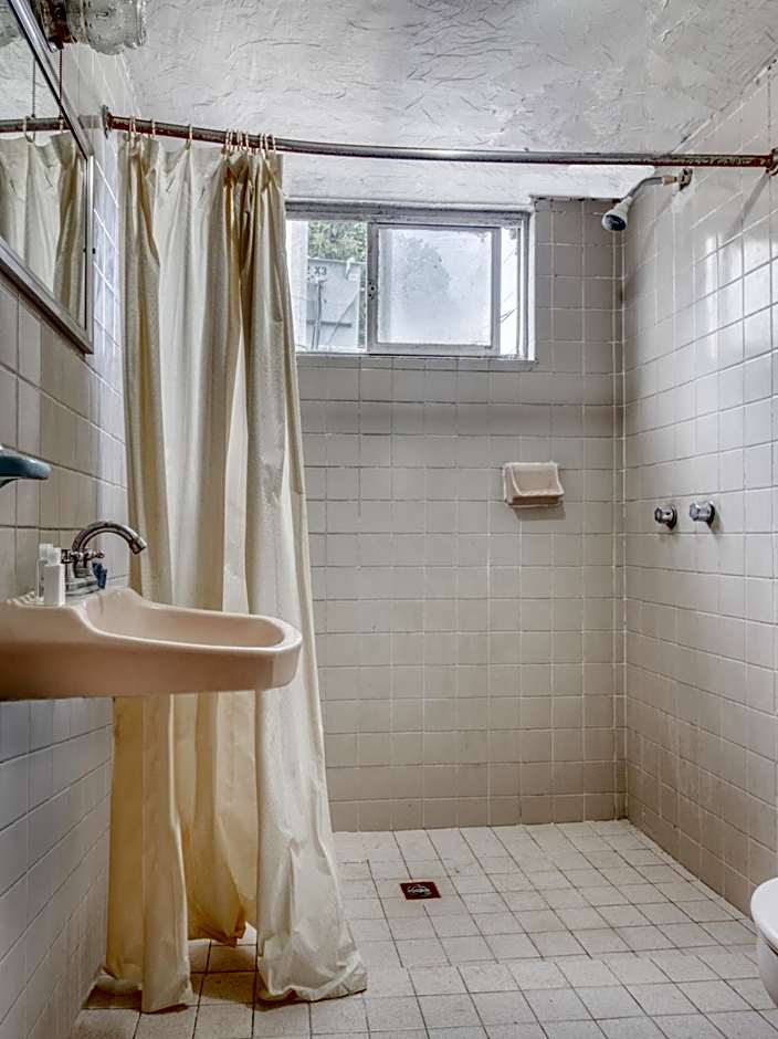 Capital O Hotel La Siesta