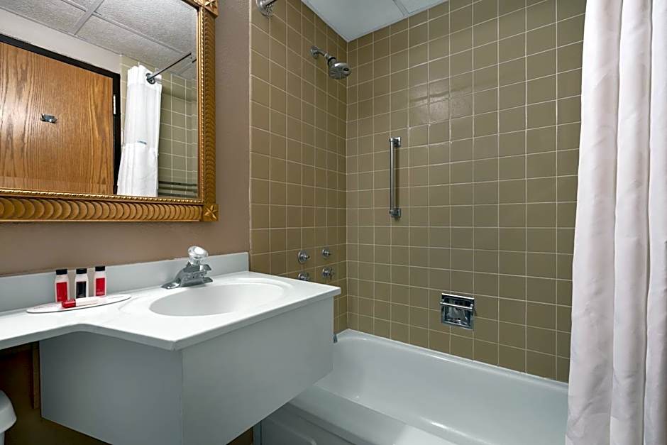 Ramada by Wyndham Albert Lea