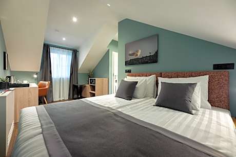 Standard King Room Attic