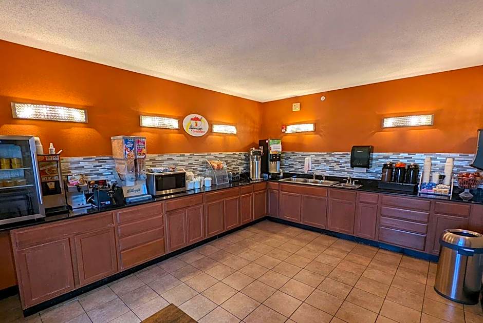 Super 8 by Wyndham Wichita North