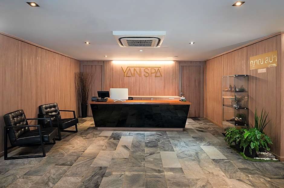 Cross Vibe Bangkok Sukhumvit