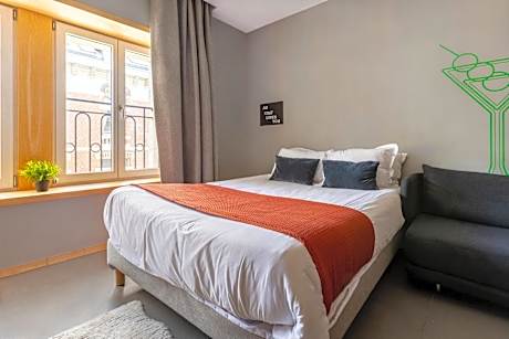 One-Bedroom Deluxe Apartment