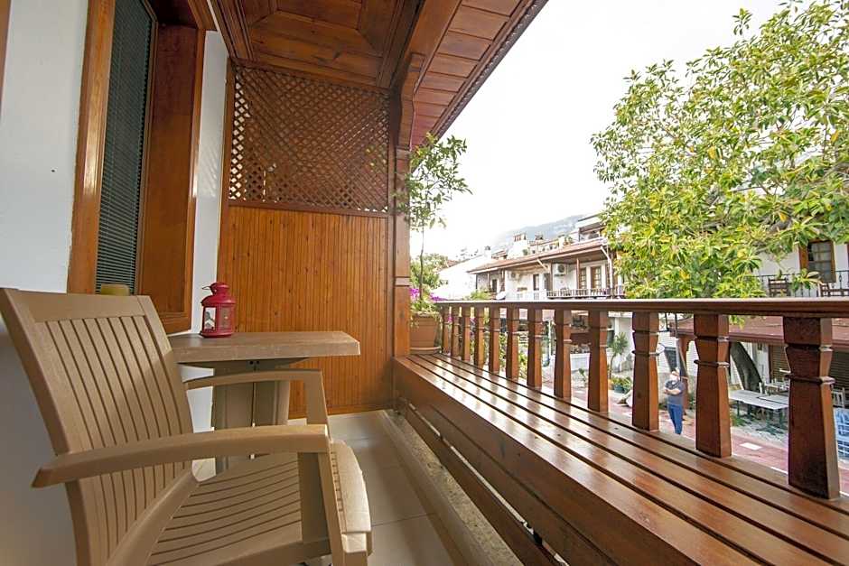 MANDALİN AKYAKA