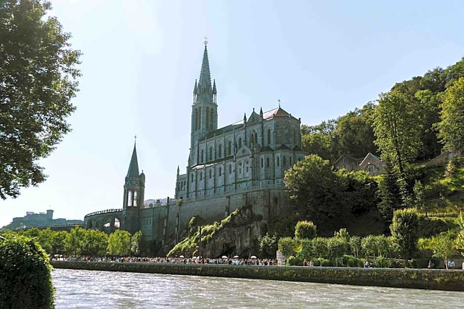 Villa Mariale by Popinns