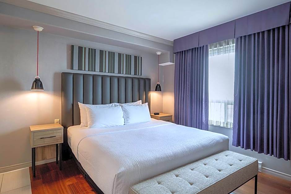 Photo 1 of 6 of Jacuzzi Suite, 1 King Bed, Sofa Bed, Kitchenette