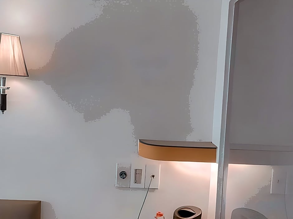 Dewarna Hotel Arifin