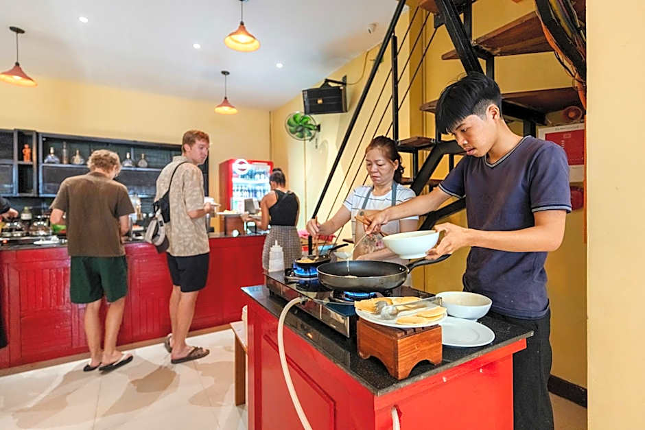 Harmony Old Town Hostel & Pool Bar