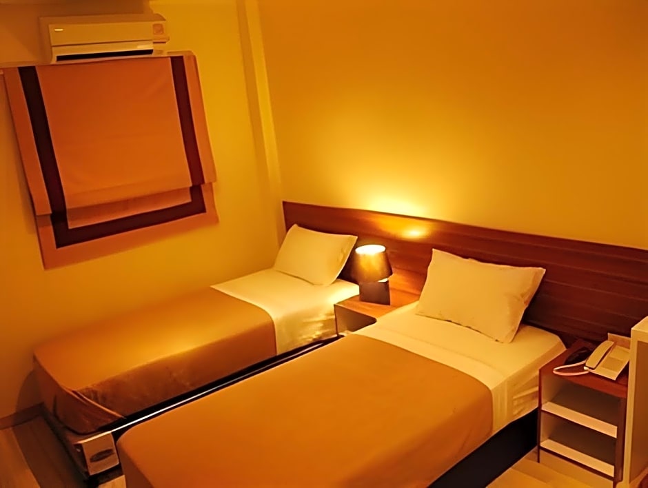 White House Asoke Sukhumvit 18