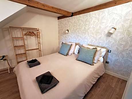One-Bedroom Apartment with Garden View