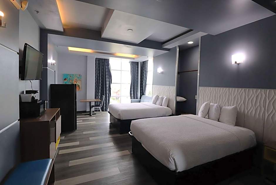 Days Inn & Suites by Wyndham Milwaukee