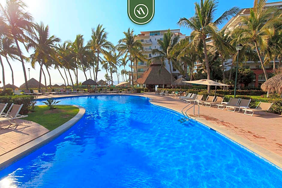 Mexican Styled 2 BR Condo - Beachfront - Pool