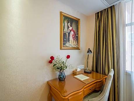 Vienna Hotel Xishuangbanna Gaozhuang Starlight Night Marke