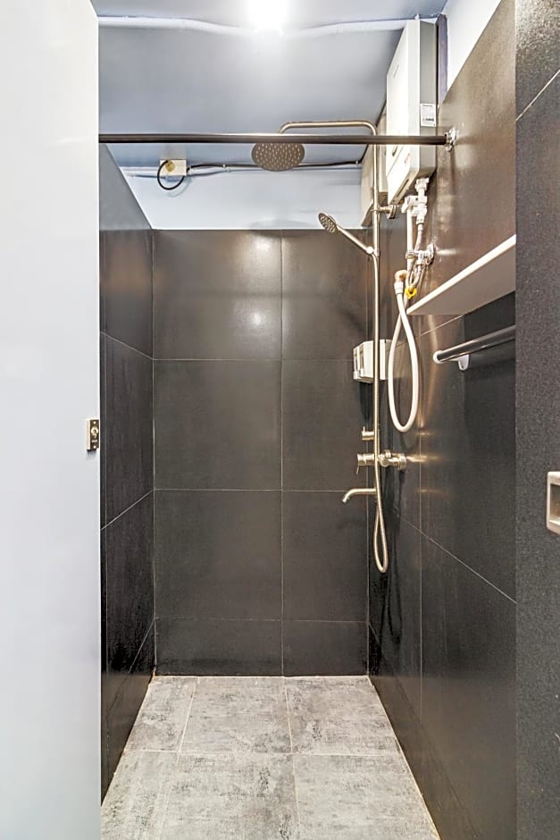 Nomad's Hub - Best Value Co-living Hostel