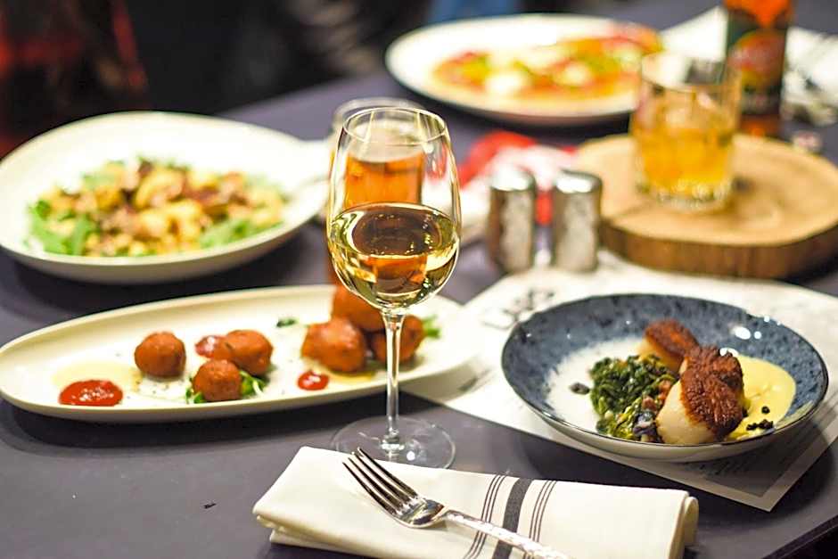 Renaissance by Marriott Minneapolis Bloomington Hotel