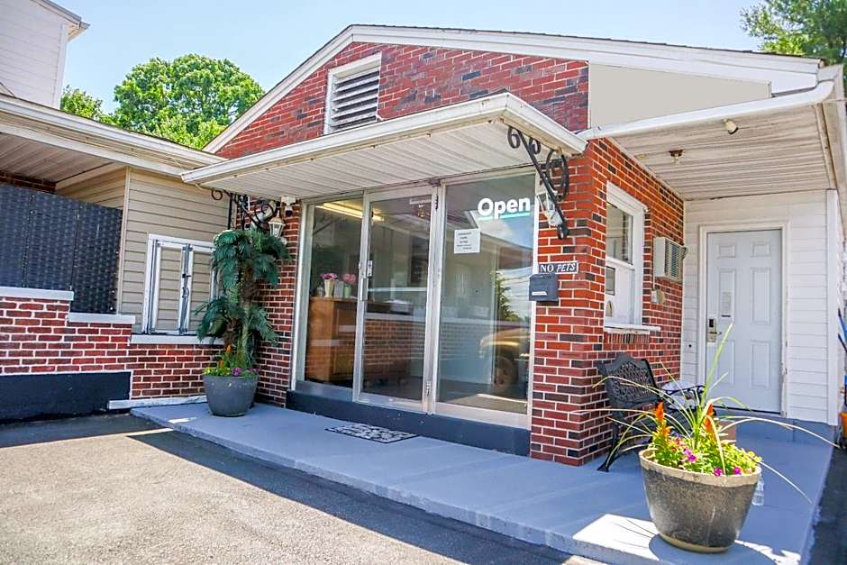 The Lancaster Motel By OYO Ronks near Paradise
