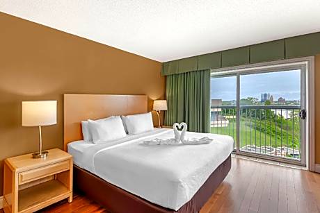 1 King Bed, Nonsmoking