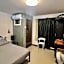 UNO'S Place with Karaoke,Wifi,Netflix and Balcony